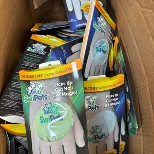 Lot of 19 pet hair remover SwiPets Glove Cat Hair Removal Green & Blue Single